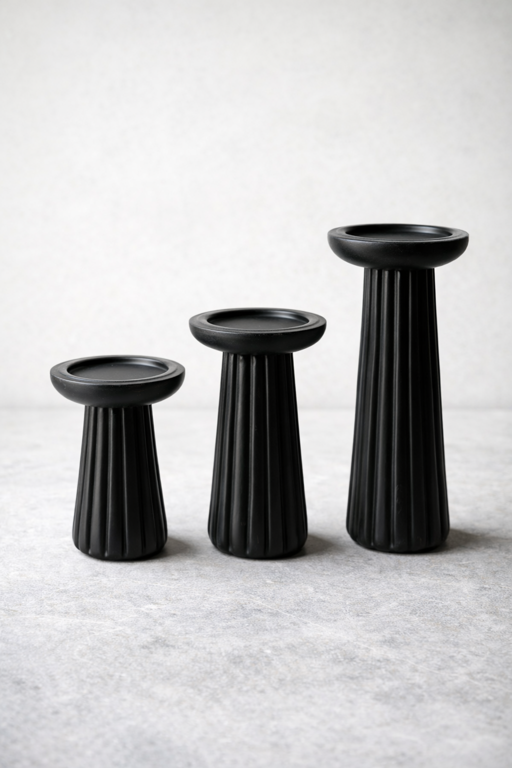 Obsidian Rise – Wooden Candle Holder Set